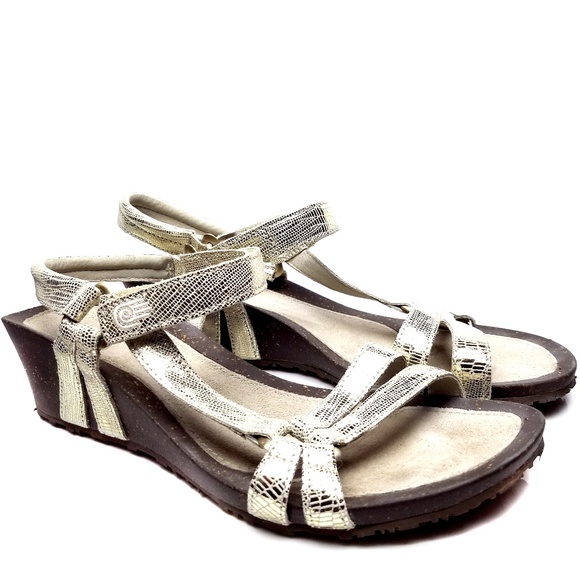 teva metallic sandals